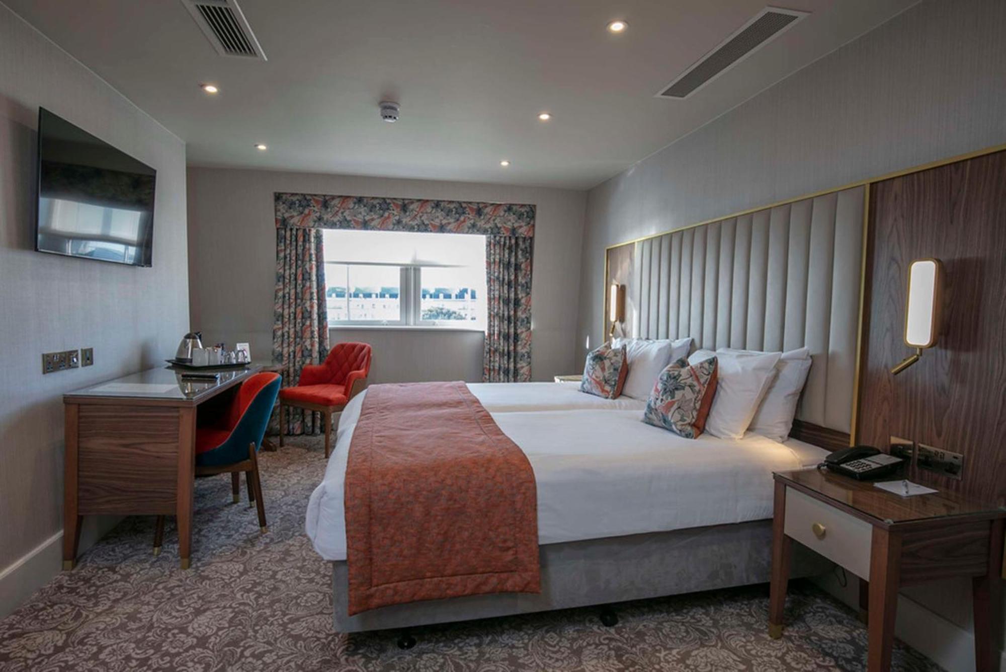 Готель Voco The Clifton Folkestone By Ihg Екстер'єр фото