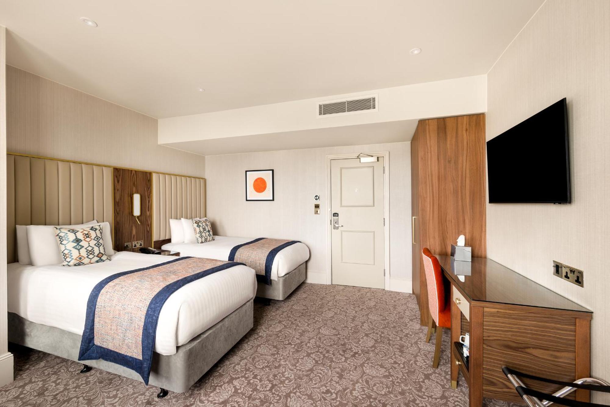 Готель Voco The Clifton Folkestone By Ihg Екстер'єр фото