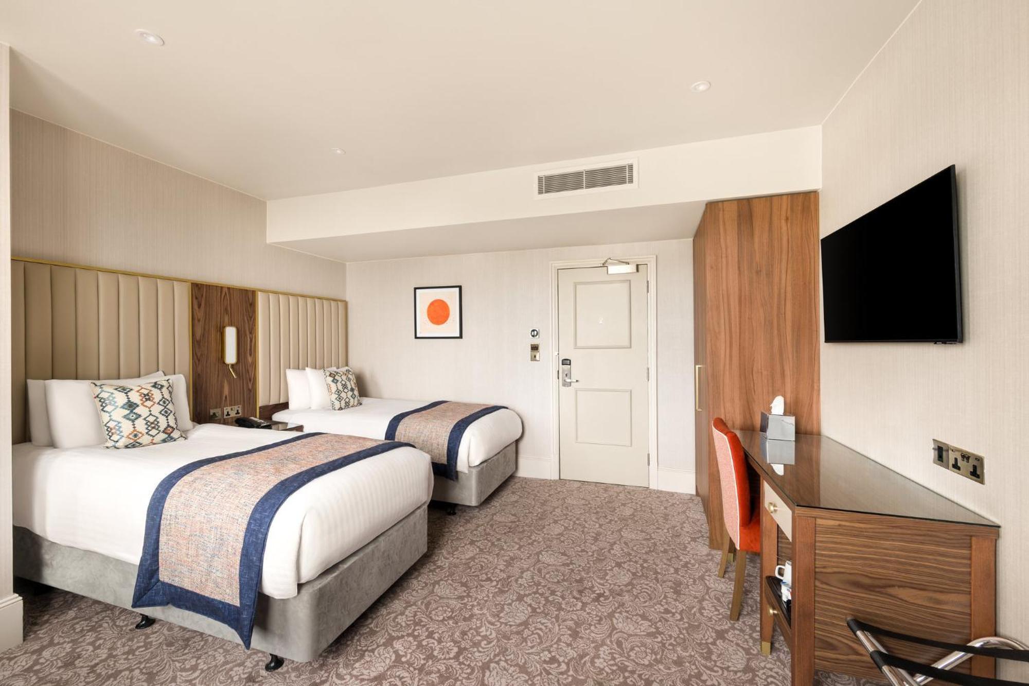 Готель Voco The Clifton Folkestone By Ihg Екстер'єр фото